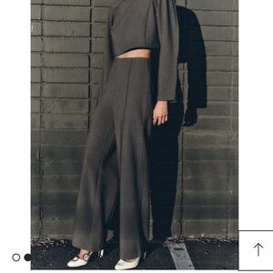 Zara HIGH WAISTED STRAIGHT CUT PANTS
FROSTED GRAY